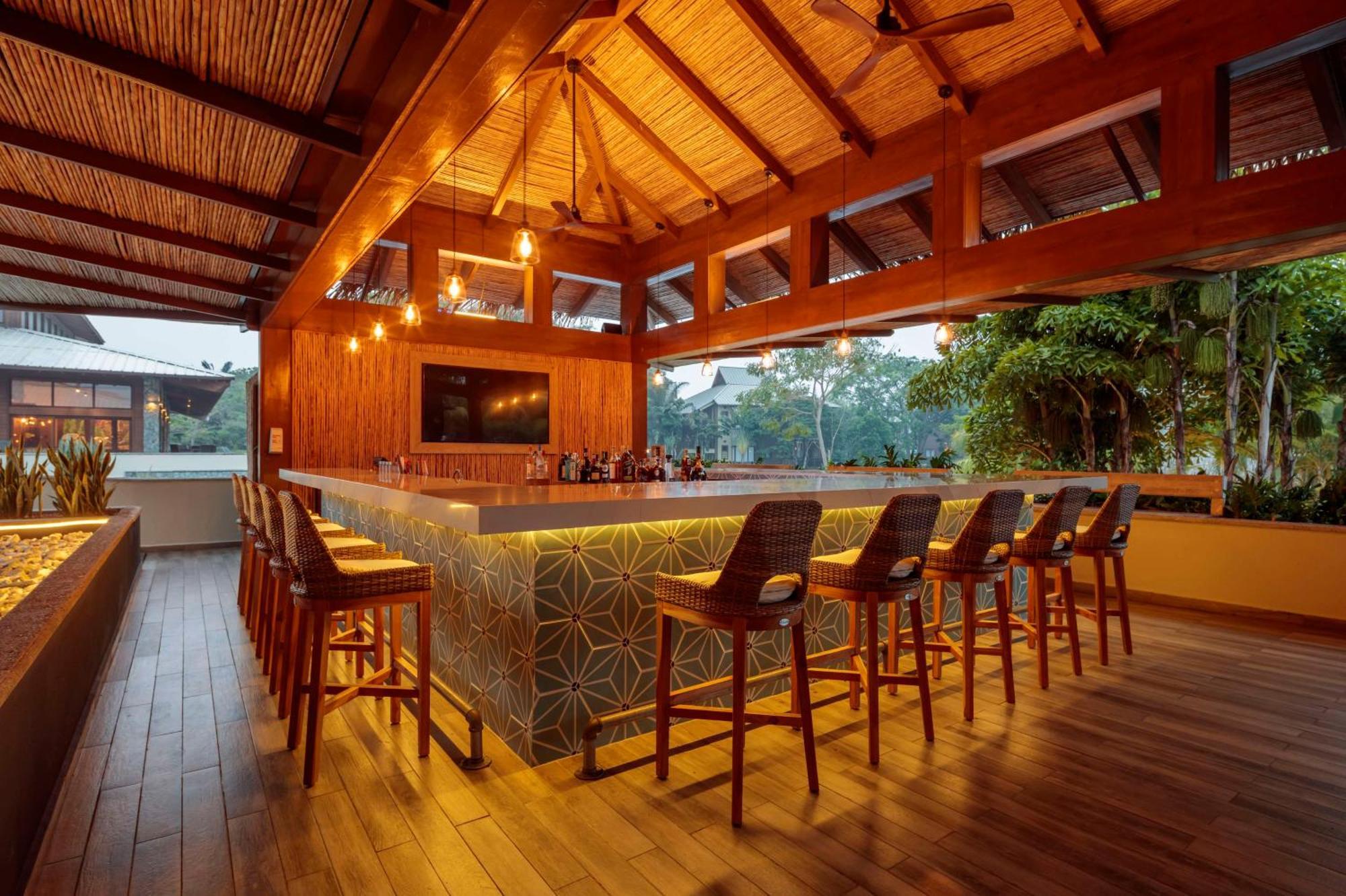 Indura Beach & Golf Resort Curio Collection By Hilton Tela Ngoại thất bức ảnh